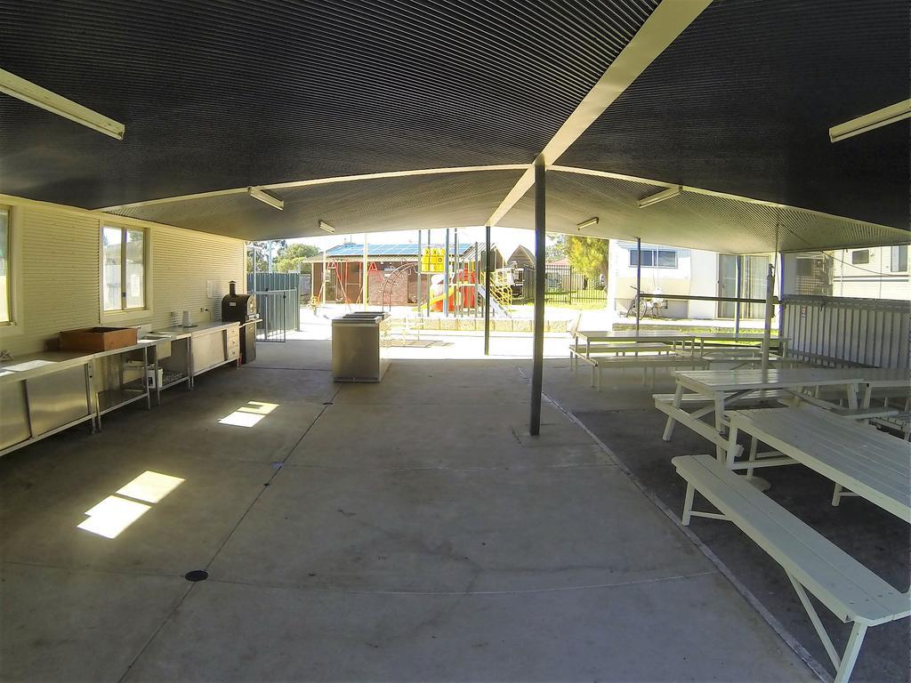 Twin Waters Caravan Park Dawesville Extérieur photo