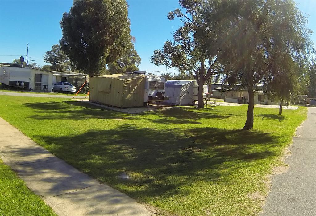 Twin Waters Caravan Park Dawesville Extérieur photo